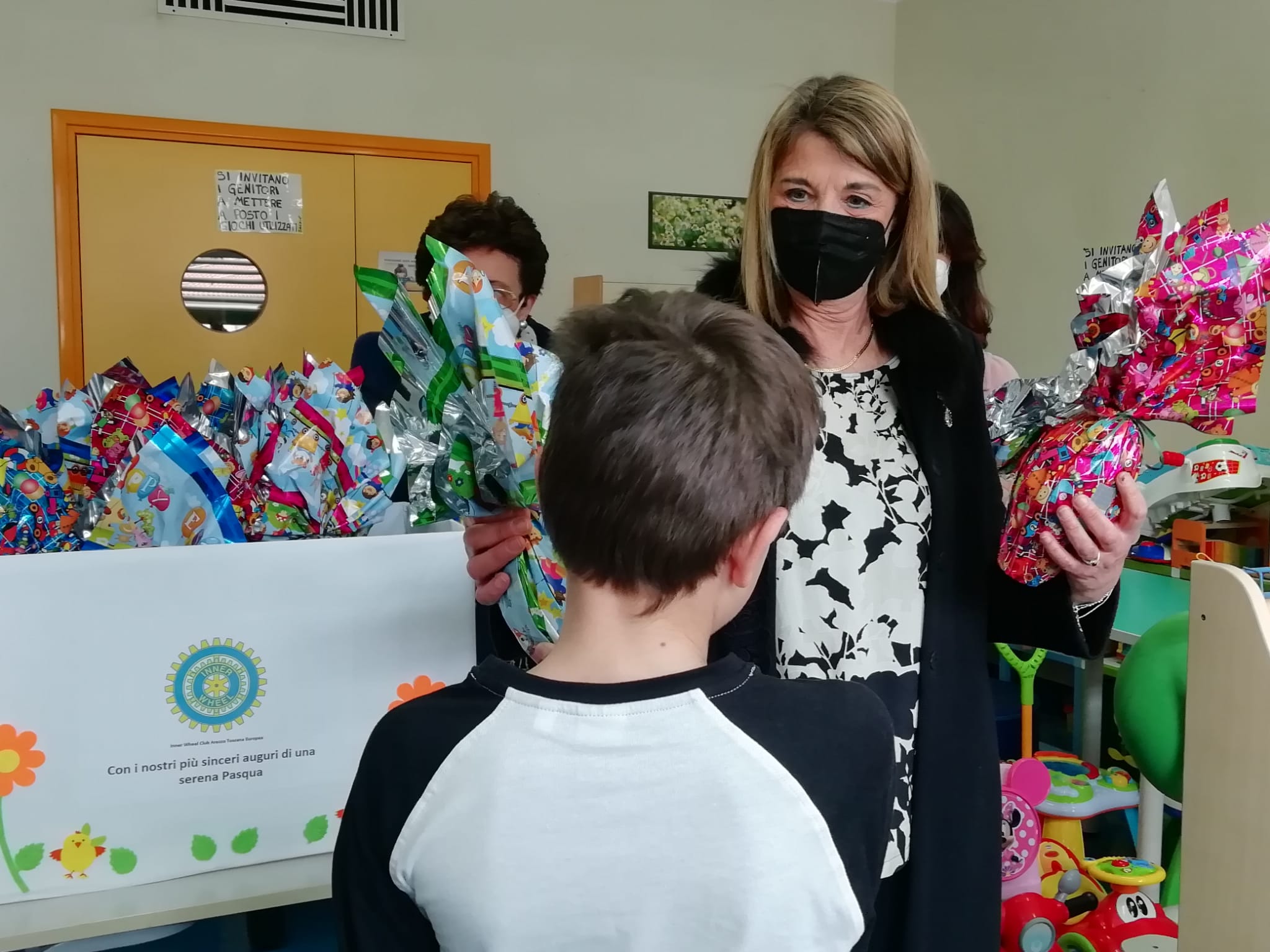 San Donato, Inner Wheel regala uova di cioccolato ai piccoli della Pediatria