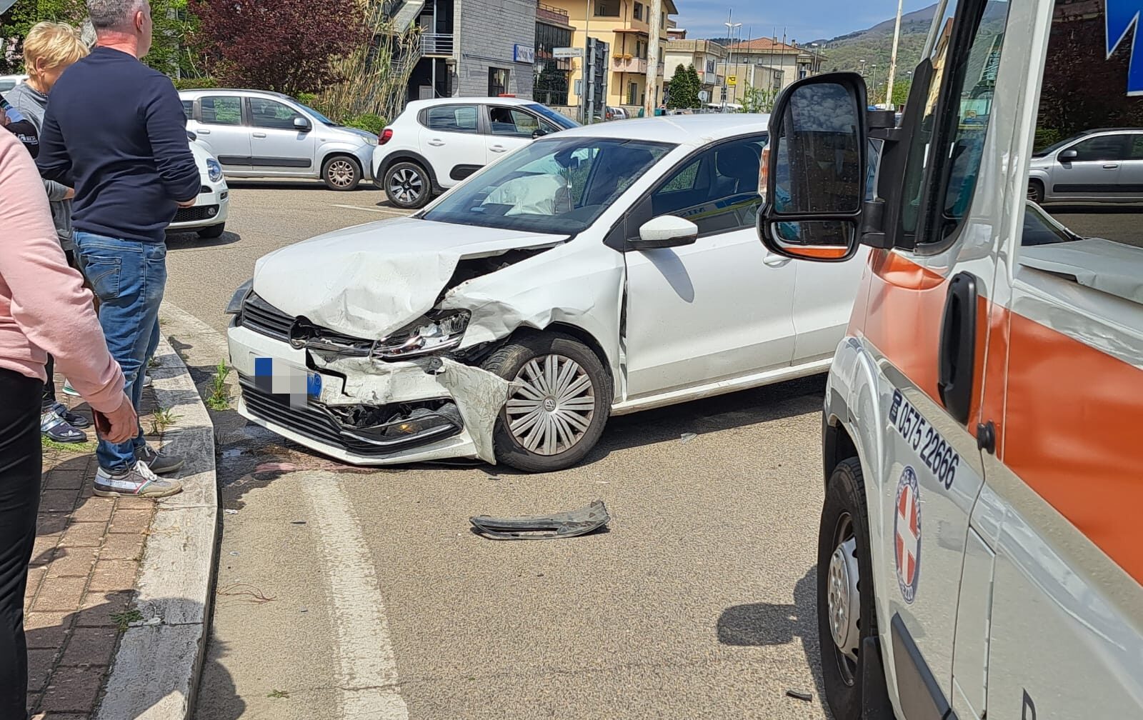 Subbiano, scontro frontale fra due auto in direzione Bibbiena: corsia chiusa