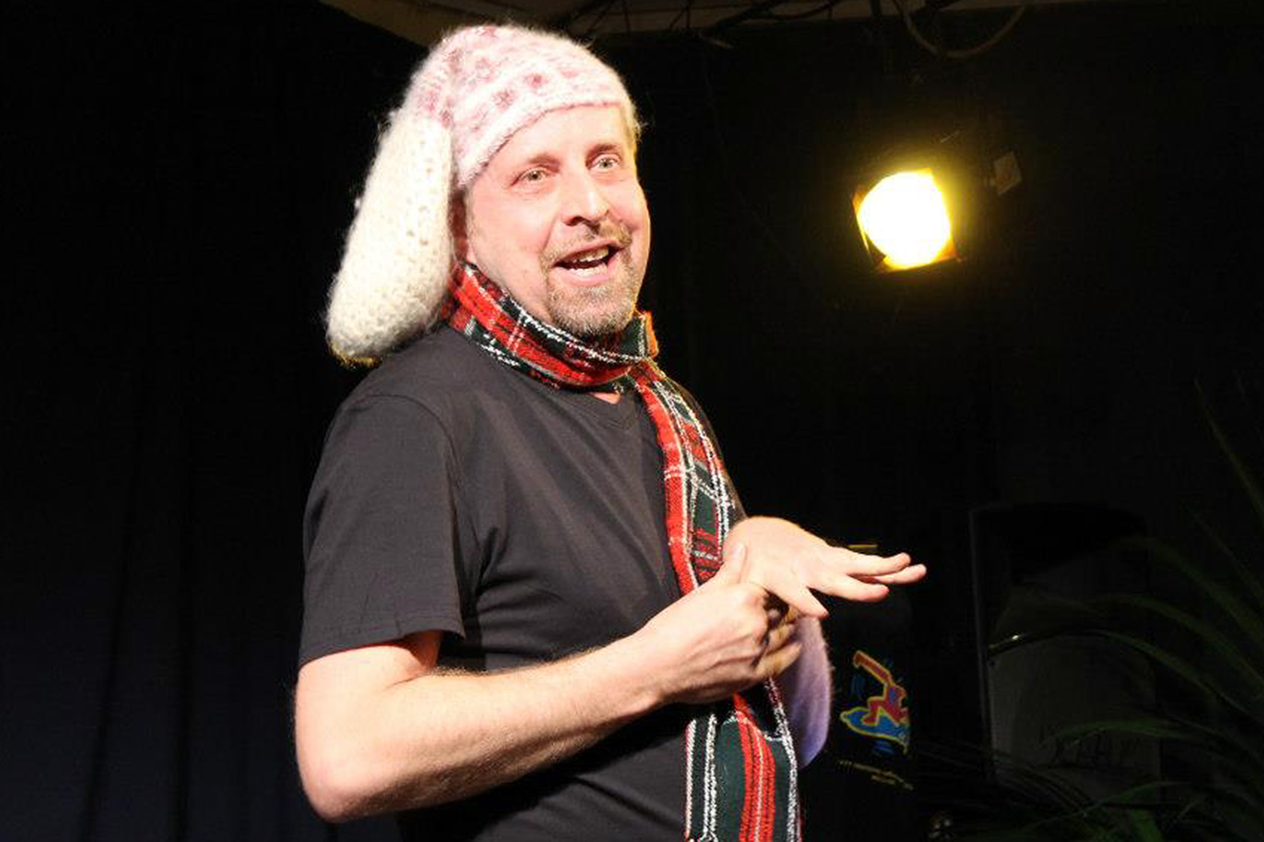 Teatro e cabaret: Uberto Kovacevich sul palco di Aurora Ridens