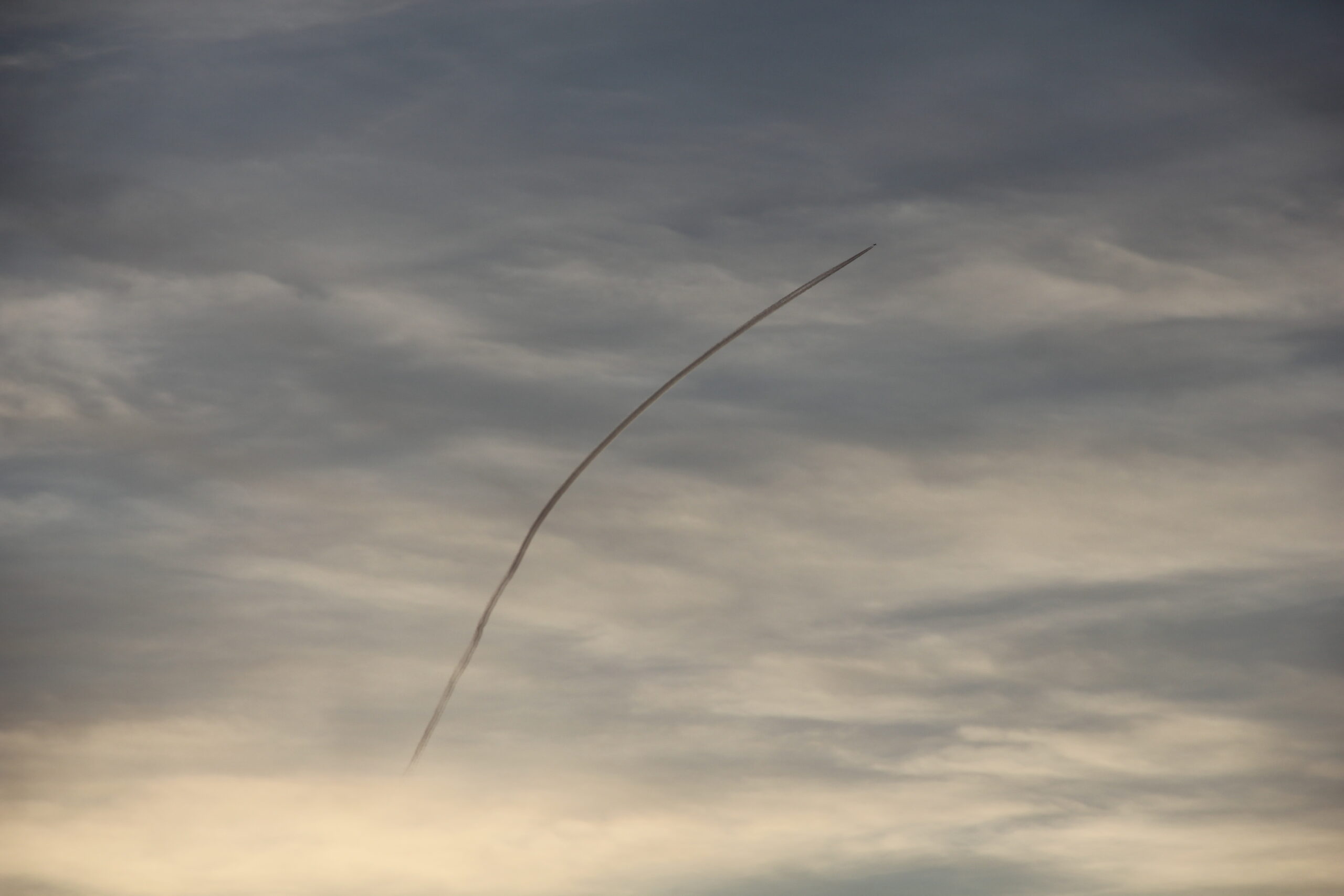 Scie chimiche sul cielo di Palma di Maiorca? Le foto di un lettore