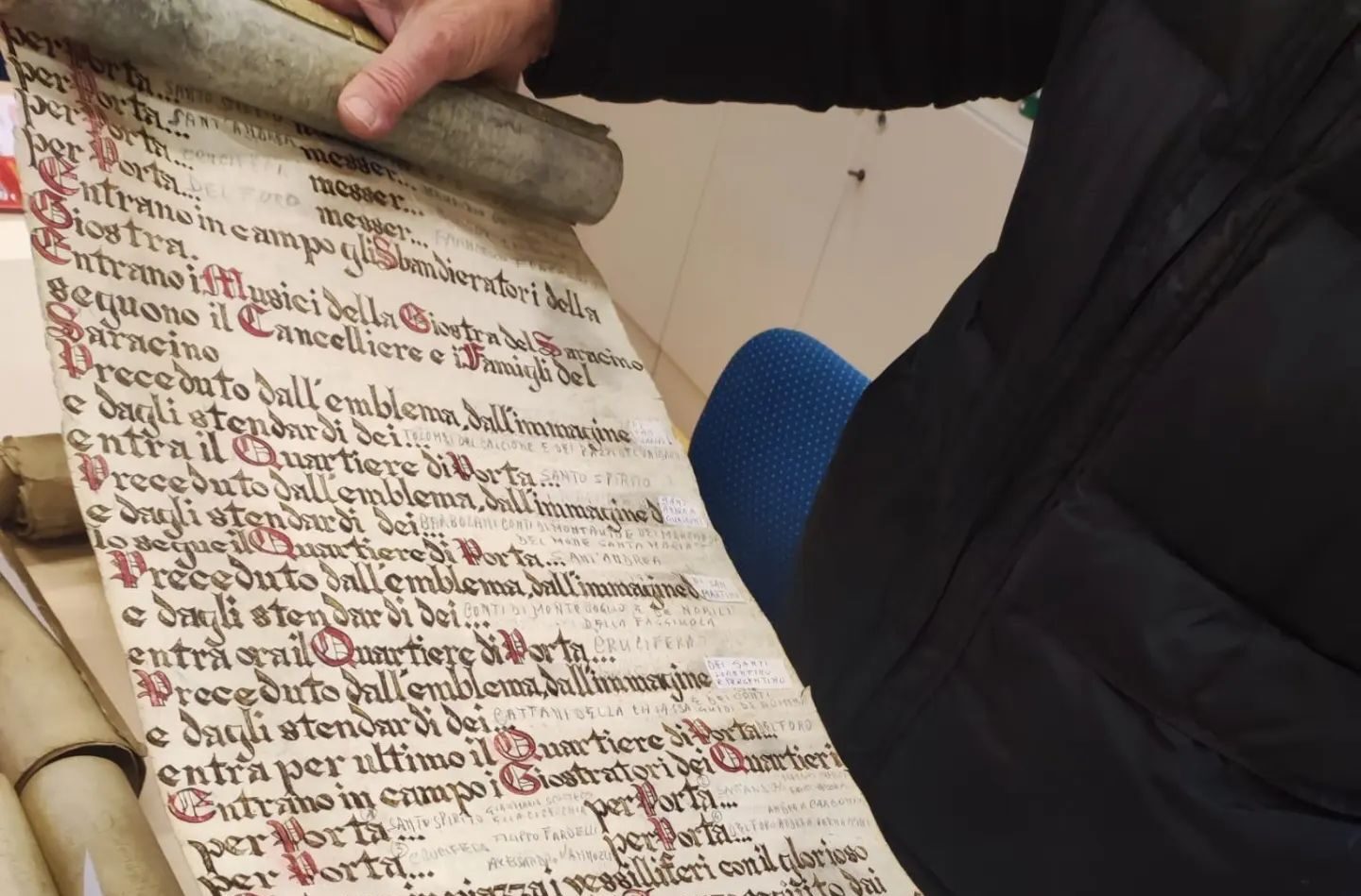 Le storiche pergamene dell’Araldo della Giostra in mostra nella sede di Signa Arretii