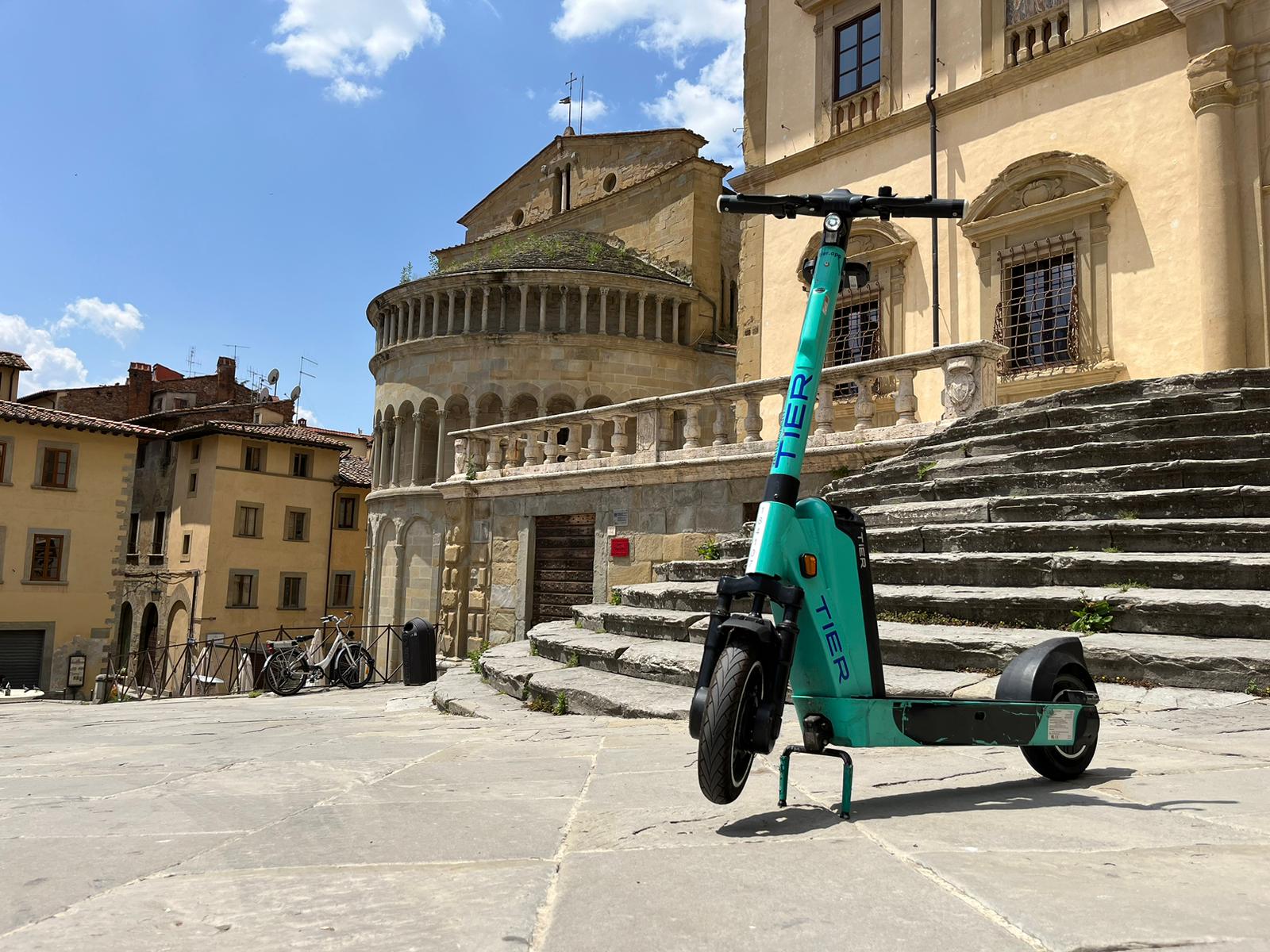 L’inciviltà corre sul monopattino elettrico L’inciviltà corre sul monopattino elettrico